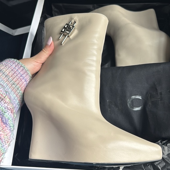 NEVER WORN Givenchy boots - Picture 3 of 5
